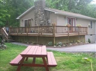 33 Lehmann Ln, Rhinebeck, NY 12572