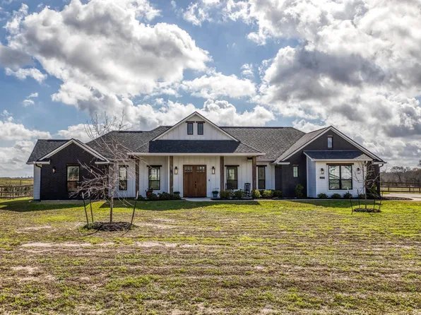 233 Randi Rd, Bellville, TX 77418