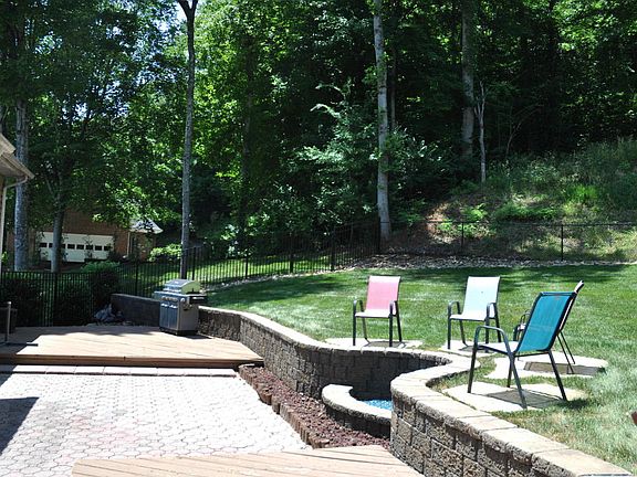 2nd image of 5801 Meadow Glen Dr