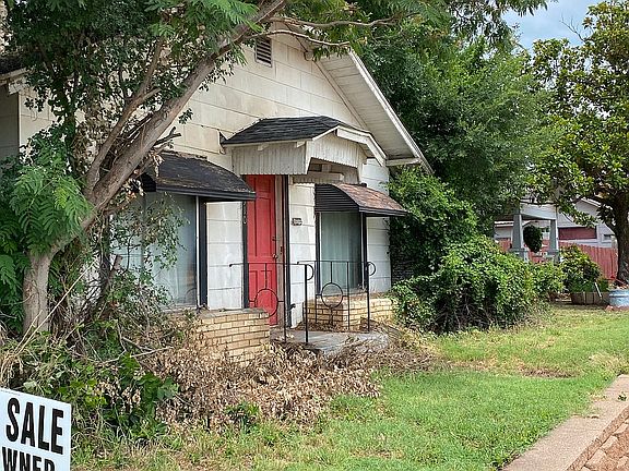 3rd image of 310 Avenue F NW
