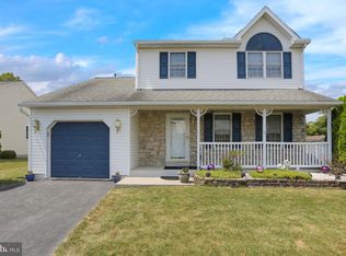 11 Dallas Ln, Sinking Spring, PA 19608