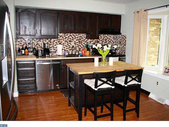 4th image of 46 Bohemia Dr