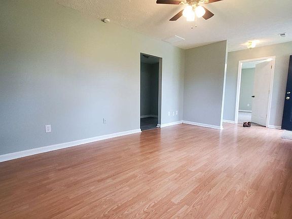 5th image of 115 Sycamore Dr