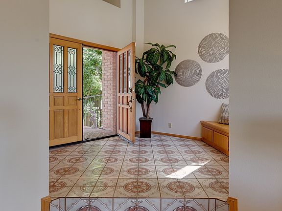 4th image of 303 Alta Vista Ave