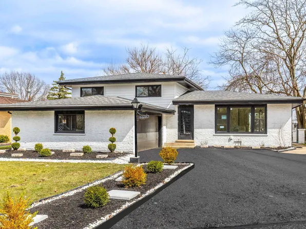 8449 S Kean Ave, Hickory Hills, IL 60457