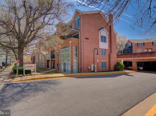 6908 Fairfax Dr Unit 100, Arlington, VA