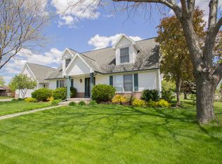613 Woodbridge Trl, Watertown, WI 53094