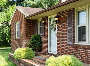 407 8th St, Grottoes, VA 24441