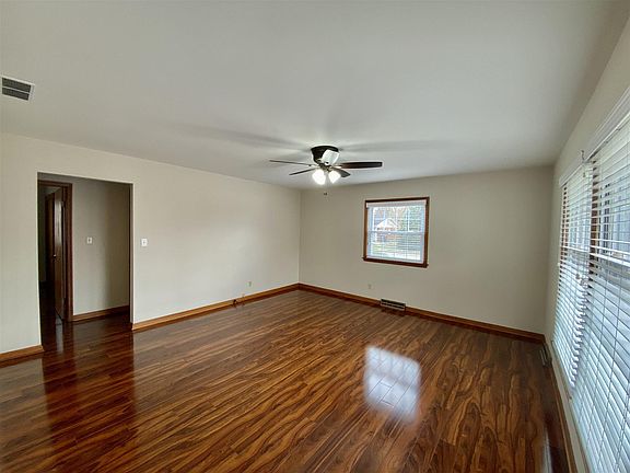 4th image of 1933 N Iroquois Dr