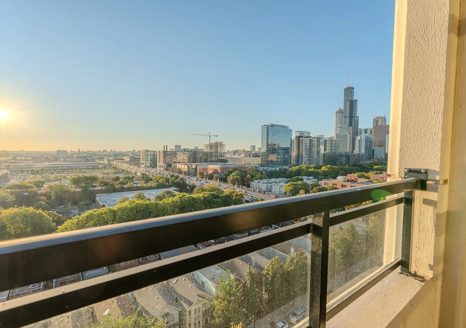 1 bed, 725 sqft, $2,400 — Photo 4