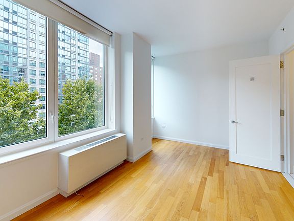 4th image of 795 Columbus Ave APT 7M