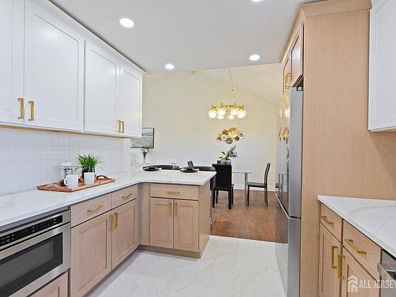 3rd image of 17 Wellington Rd