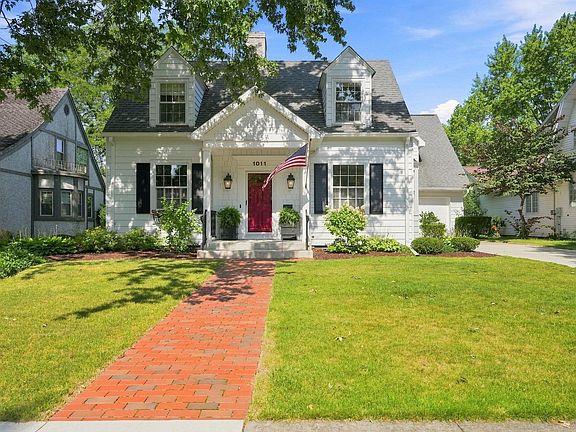 3rd image of 1011 Midway Dr
