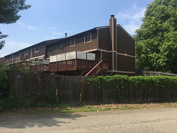 3rd image of 201 Parkwood Dr