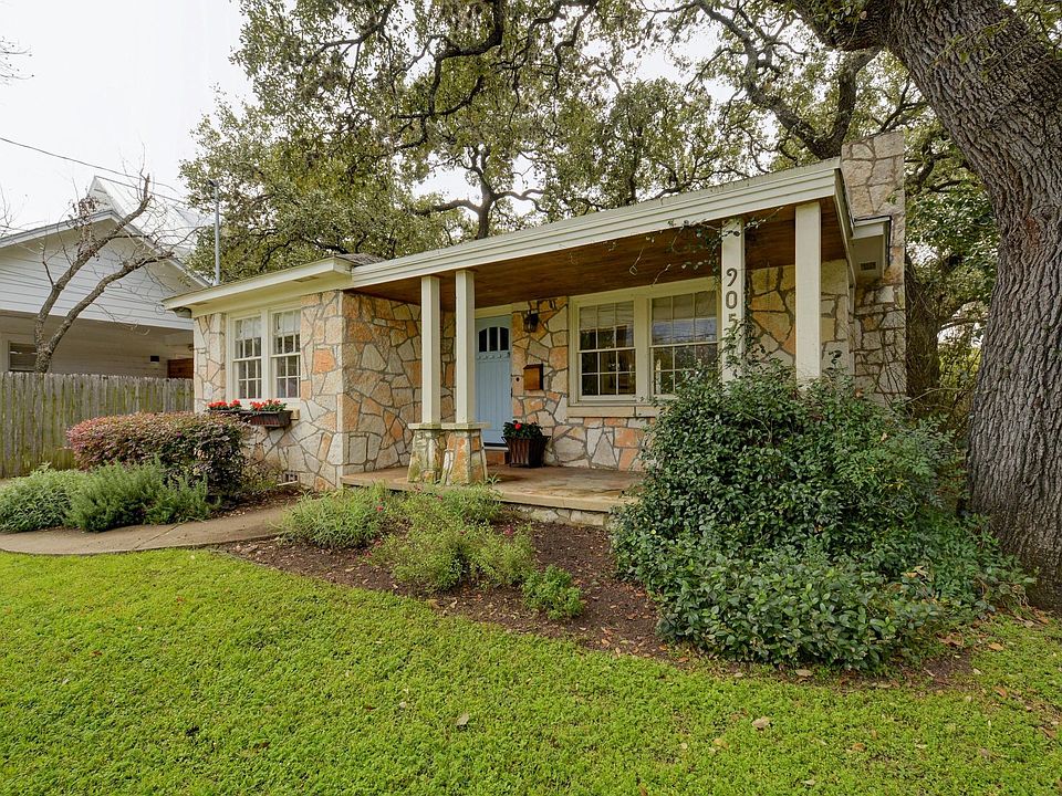 stunning Live Oak trees, beautiful masonry all around