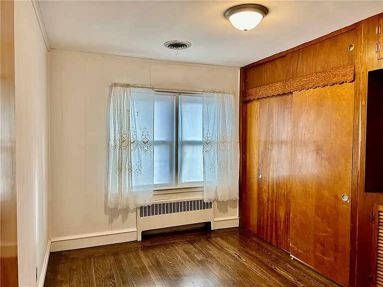 2 Locust Ave — Photo 10