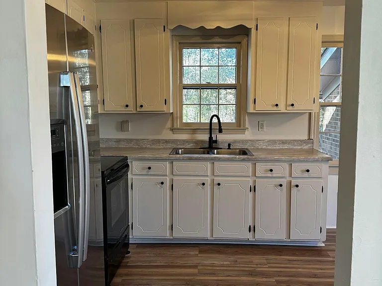 102 Busbee Ct — Photo 4