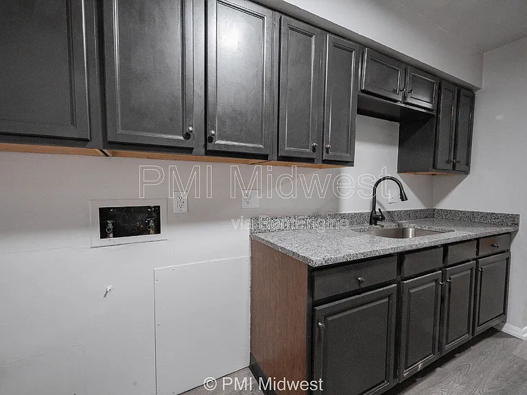 6920 Chrysler St — Photo 10