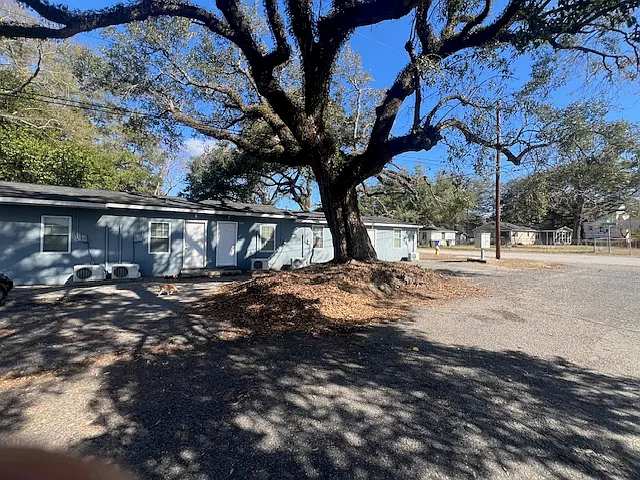1848 Orangeburg St - C — Photo 2
