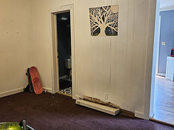 5th image of 467 S Monfort St