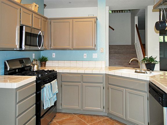 5th image of 24 Joyce Ct