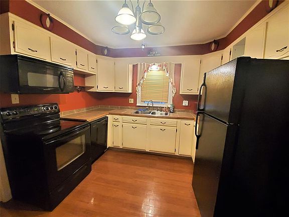 4th image of 121 Katherine Ln