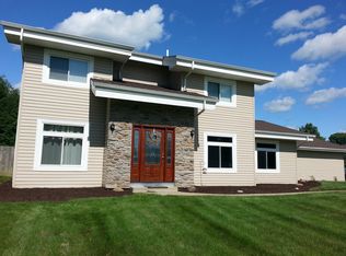 9560 Applewood Dr, North Royalton, OH