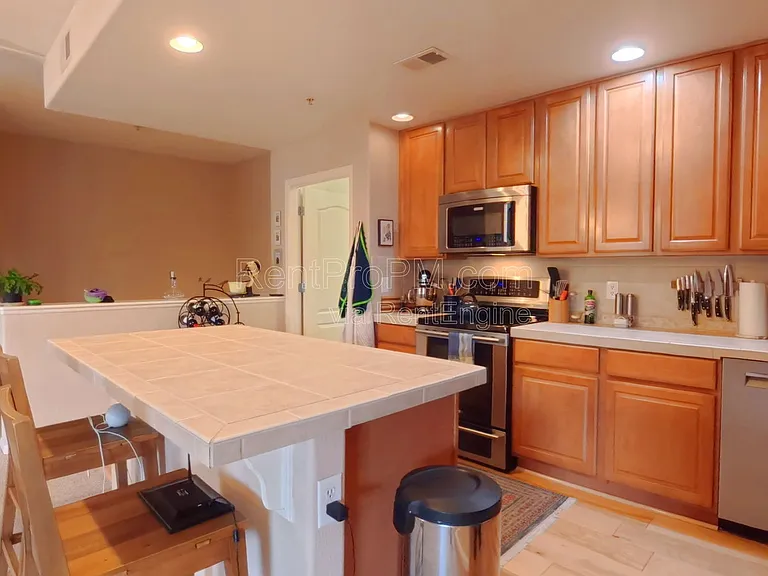 5002 Northern Lights Dr #I — Photo 2