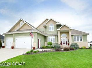 97 Adams Dr, Grand Forks, ND 58201