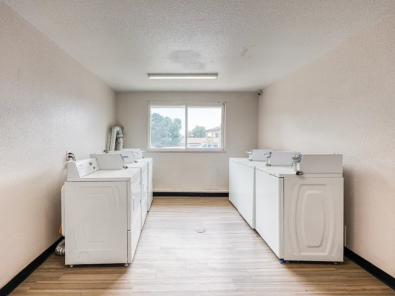 Fairway Valley Apartments — Photo 8