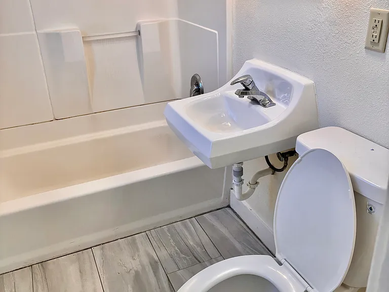 1115 Poly Dr — Photo 11