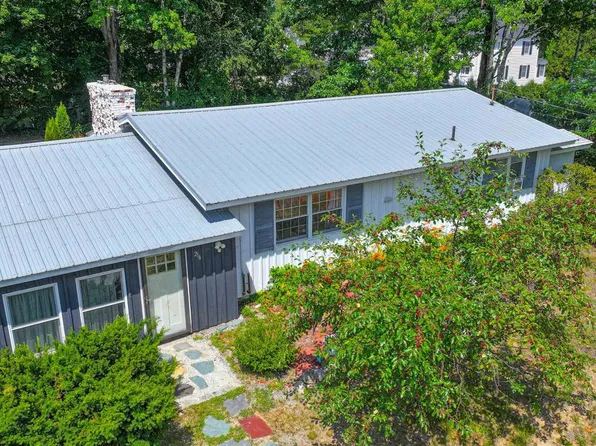 216 Mechanic St #A, North Conway, NH 03860