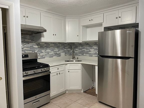 3rd image of 200 Newbury Ave APT 15