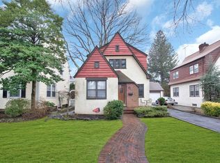 6 Brixton Rd, Garden City, NY 11530