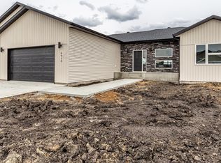 6918 Crofton Ln S, Fargo, ND 58104
