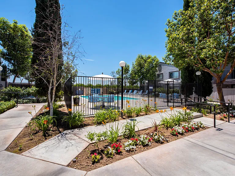Cranford Court Apts — Photo 17