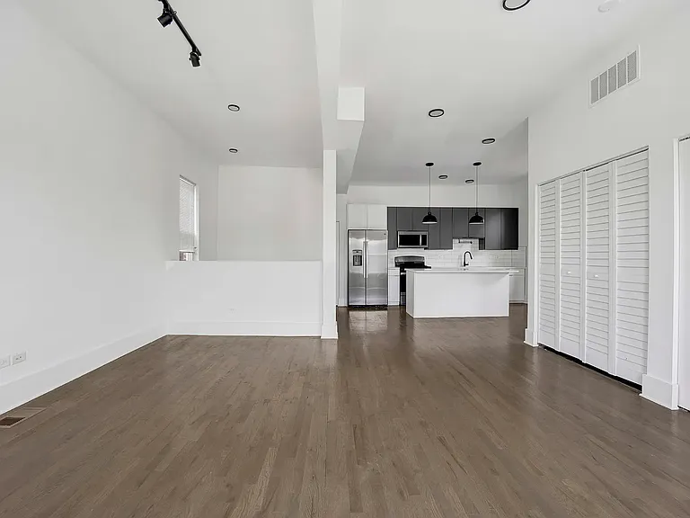 1813 W 21st St #2R — Photo 4