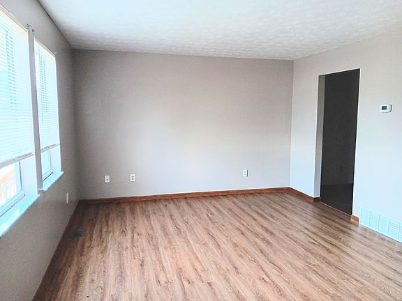 4th image of 115-121 McGrew Dr #116