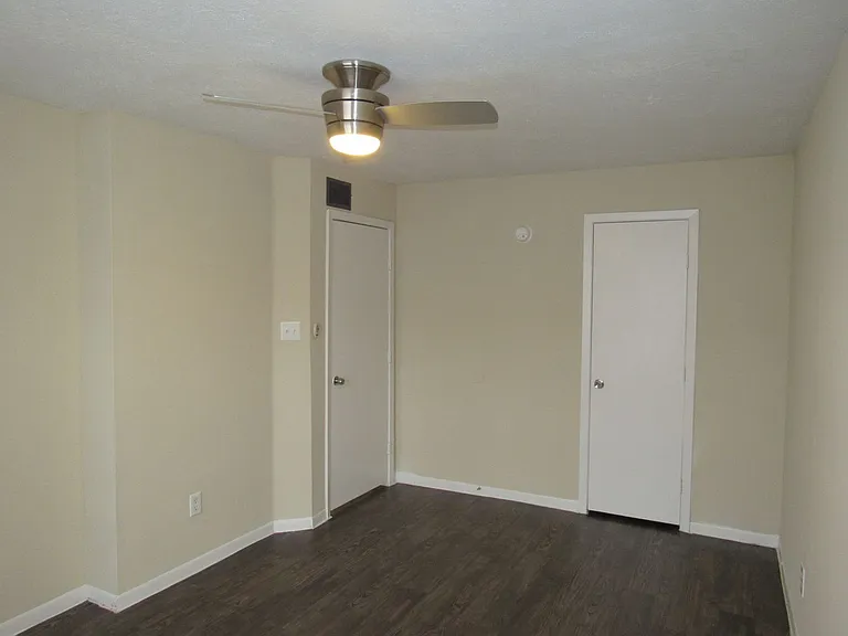 The Metropolis Apartments — Photo 76