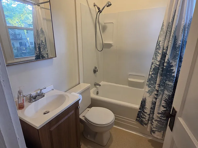 72 Godfrey St — Photo 9