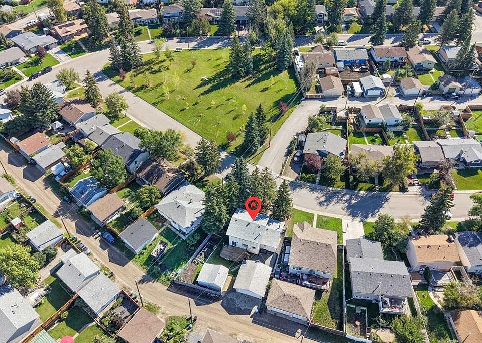 1st image of 135 E Queensland Rd SE