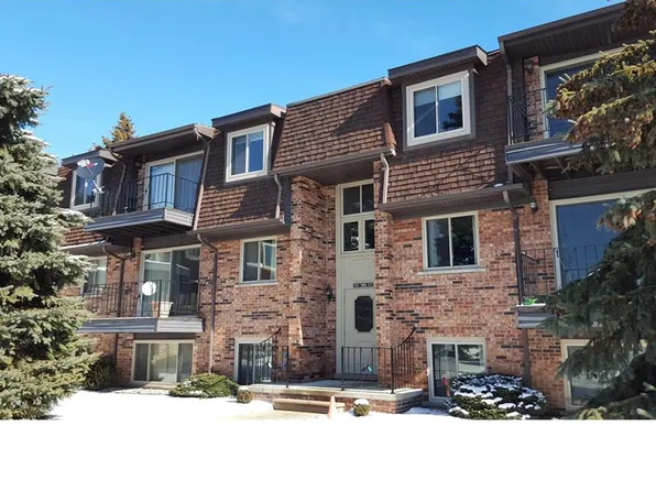 510 Riviera Dr, Saint Clair Shores, MI 48080