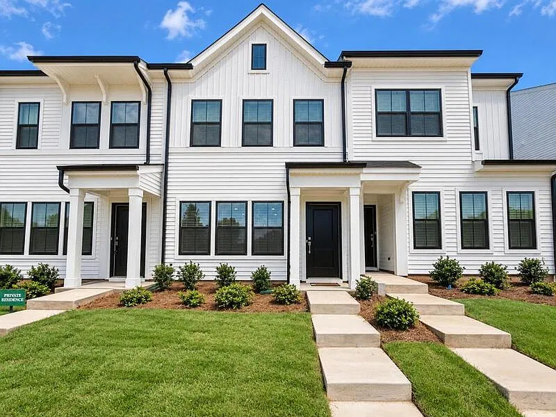 3 bed, 2.5 bath, 1500 sqft, $1,895 — Photo 1