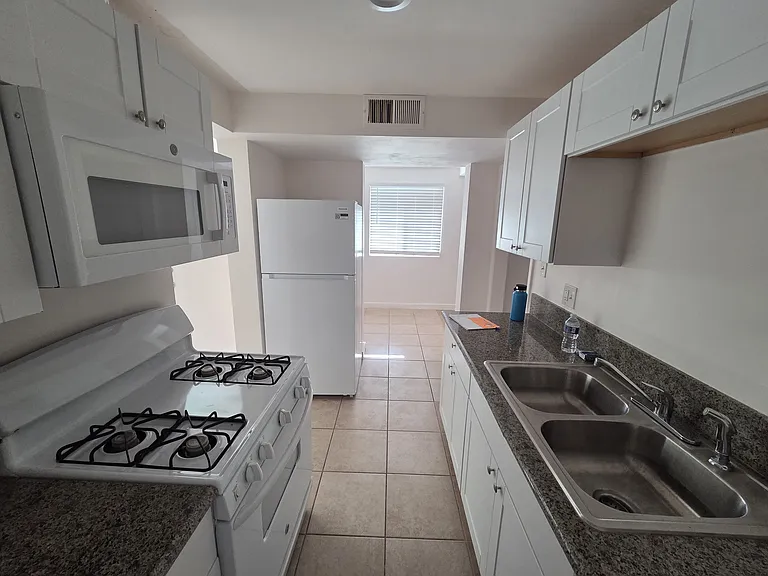 9215 N 13th Pl #5 — Photo 10