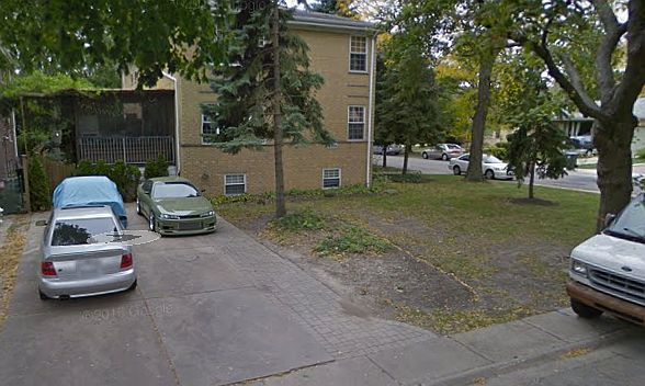 Side view with driveway
