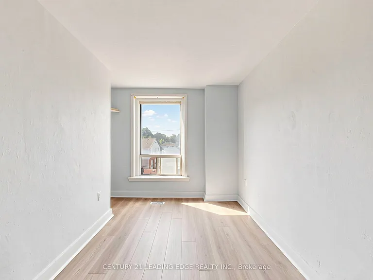 18 Brock St W #3 — Photo 19