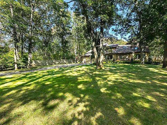 4th image of 9 Woodland Ct