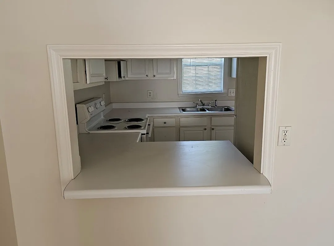 2 bed, 960 sqft, $1,300 — Photo 2
