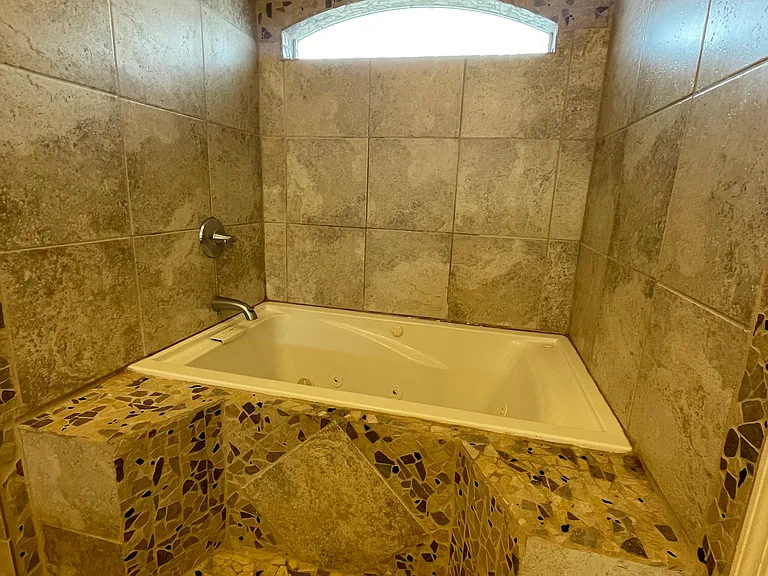 608 Medford Dr — Photo 5