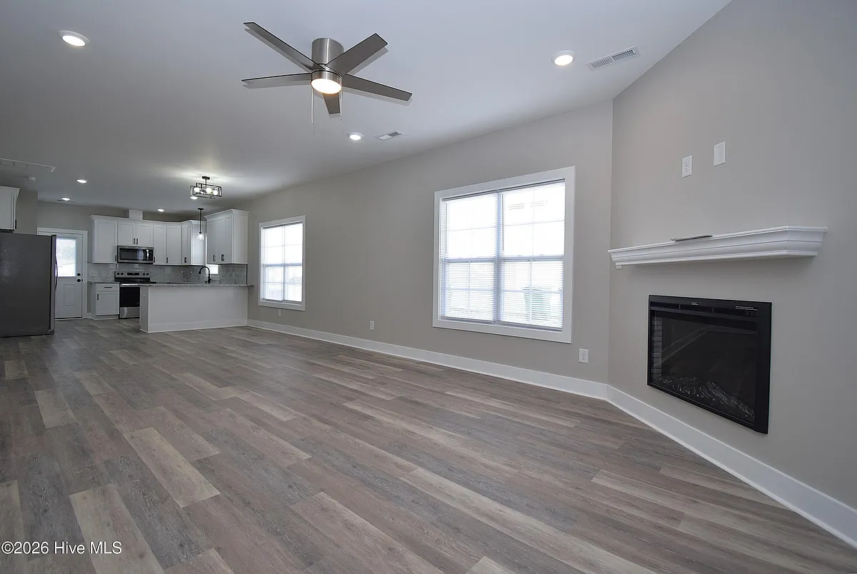 Building Photo - 704 Abigail Taylor Dr #B
